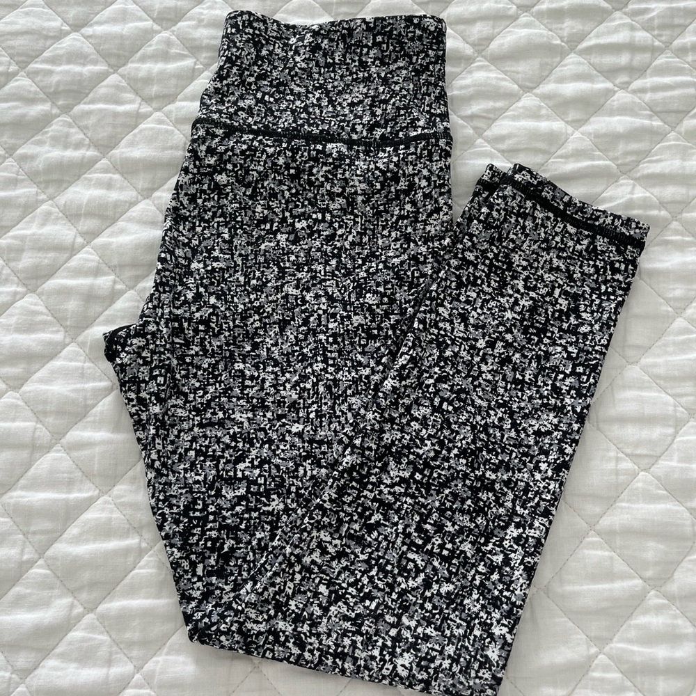Zyia Black Mosaic Soft N Snug Mid-Rise 7/8 24” (6-8)